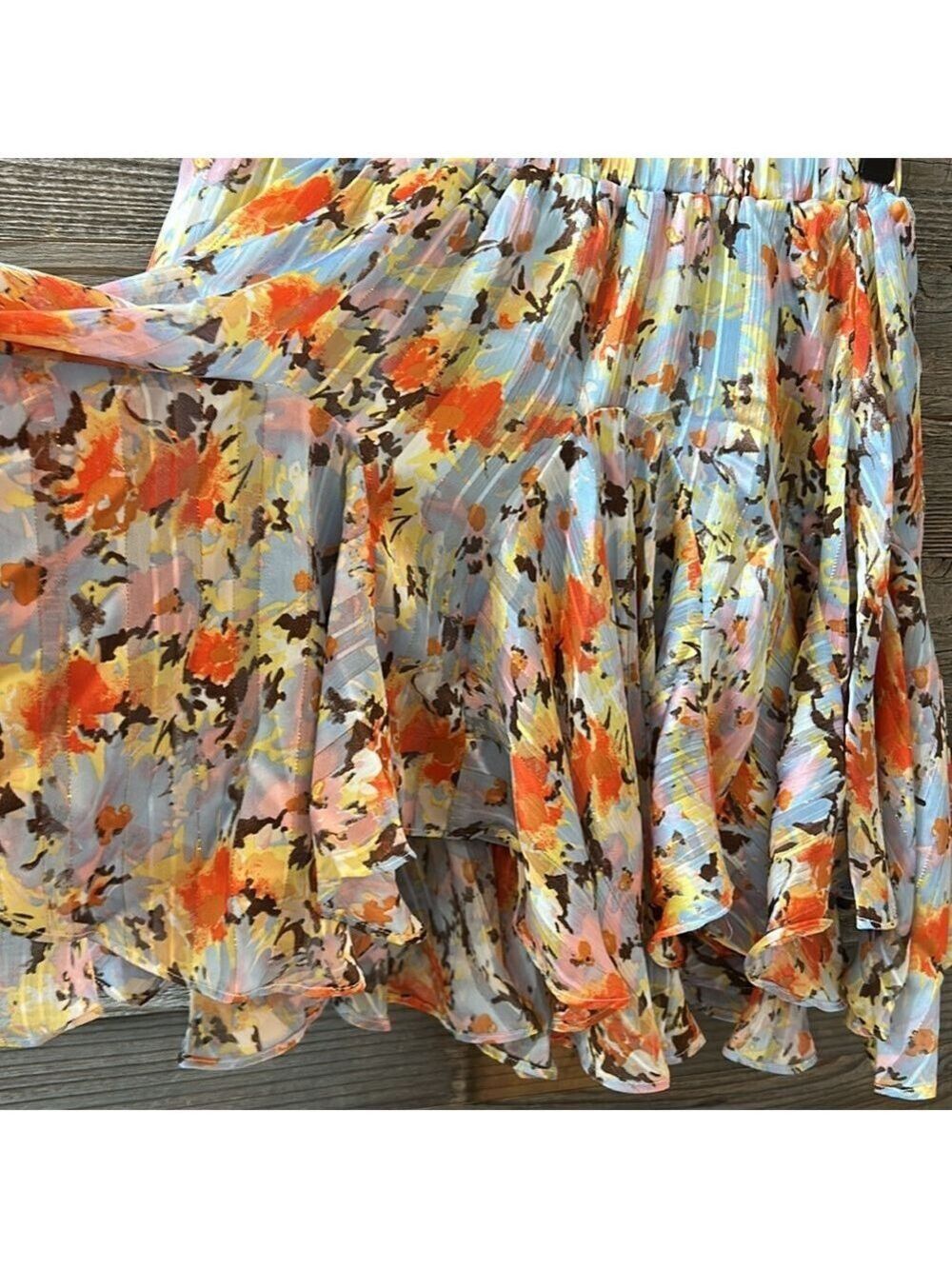 Elliatt Laquat Skirt in Multi Floral NWT Size XS - Picture 3 of 10
